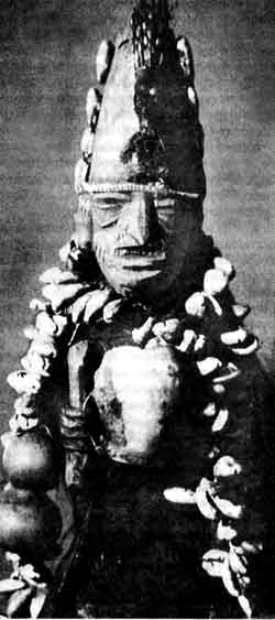 Рис. 67. Бог оспы Сопоне. Бог оспы Сопоне — один из наиболее почитаемых богов у нигерийского племени йоруба